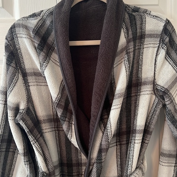 Plush Bathrobe - Picture 2 of 4